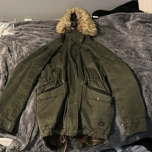 Very warm winter jacket! In great condition. Army green, faux fur removable.